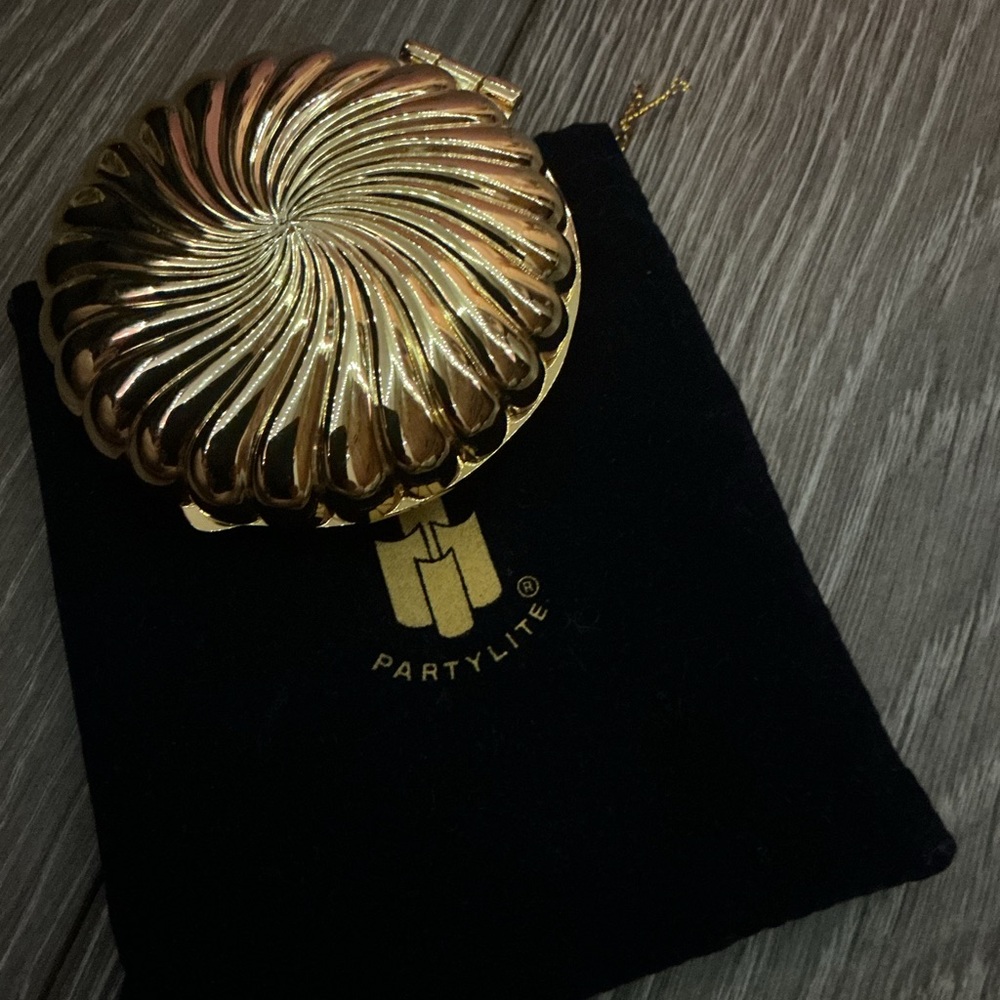PartyLite Gold Swirl Tea light holder